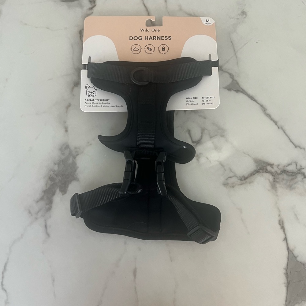 Black VR Headset - Picture 3 of 6